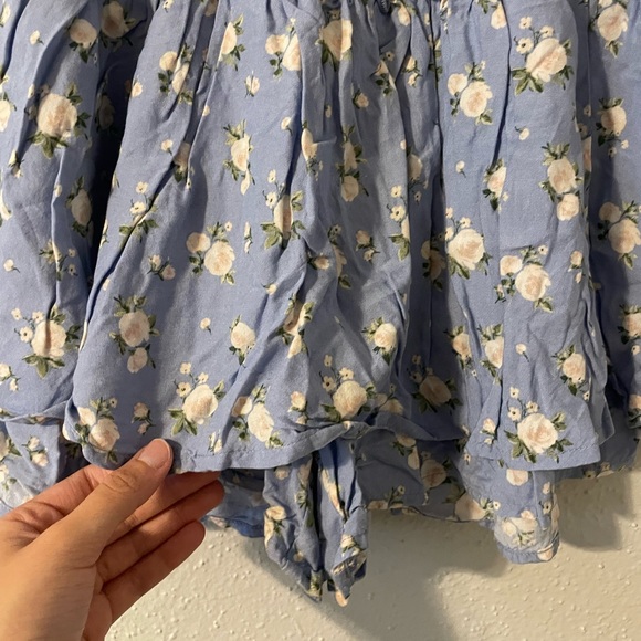 Hollister Blue and White Floral Ruffle Flowy Skort Shorts - Picture 3 of 6